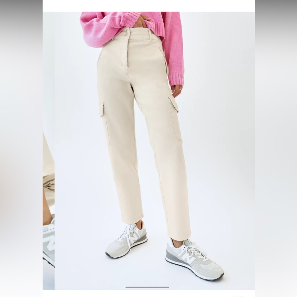 Aritzia Wilfred Free Modern Cargo Pants in Black